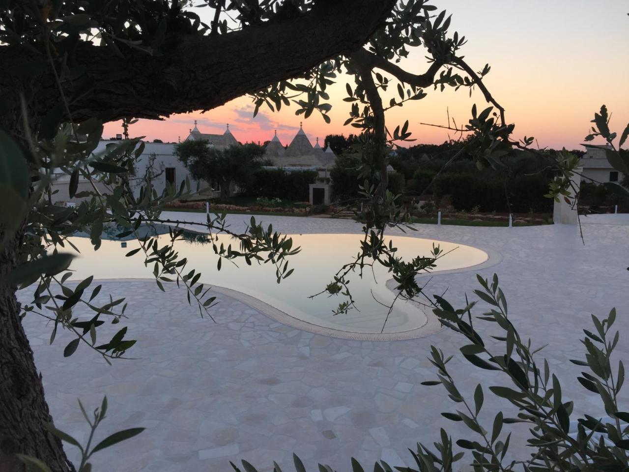ロコロトンド Trulli Isago Bed & Breakfast エクステリア 写真